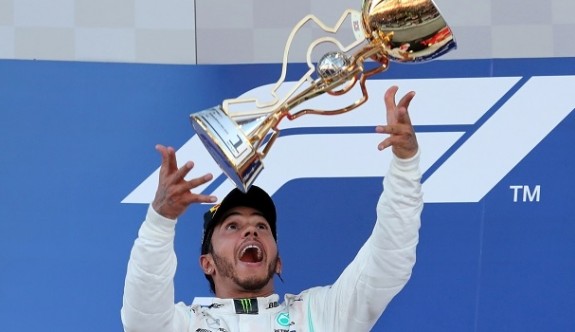 Hamilton Meksika’da şampiyonluğa sürecek
