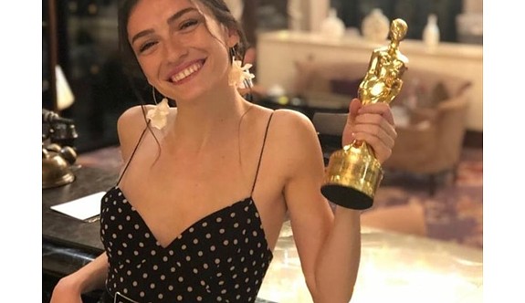 Hazar Ergüçlü En İyi Kadın Oyuncu ödülünü aldı