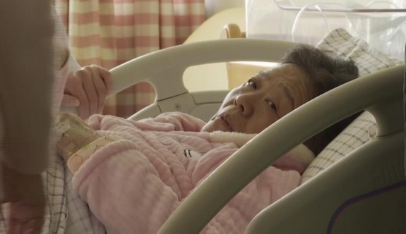 67 yaşındaki kadın, doğal yolla bebek dünyaya getirdi