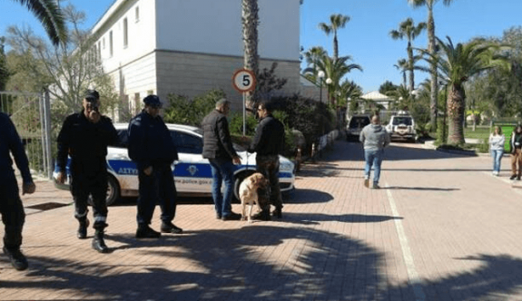 American Academy Nicosia'ya bomba ihbarı