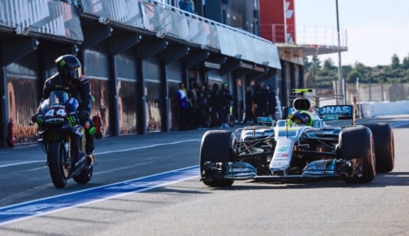 Hamilton ile Rossi araçlarını değişti