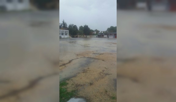 Yağmur, okulları da vurdu
