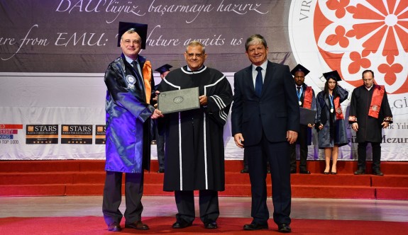 DAÜ'de lisansüstü mezunları diplomalarını aldı