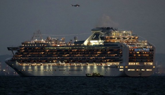 Japonya'da yolcu gemisi corona virüsü karantinasında