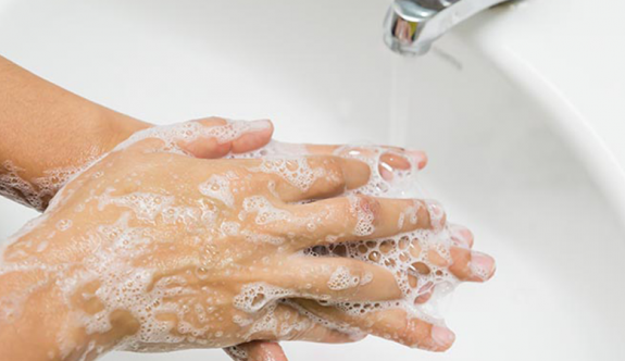 Ellerinizi dezenfekte ederken egzama riskini azaltın