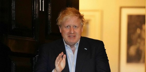 Boris Johnson yoğun bakıma kaldırıldı