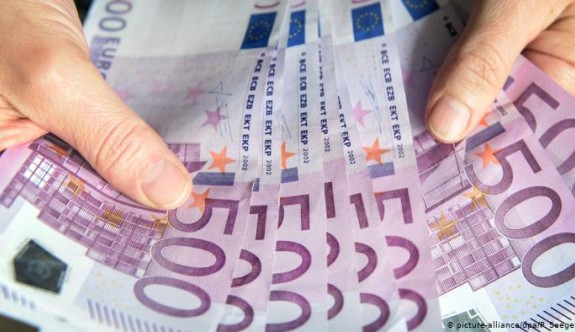 KKTC kredi sunarken, Almanya 15’er bin Euro hibe veriyor