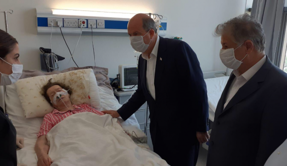 Başbakan Tatar, Süheyla Küçük'ü ziyaret etti