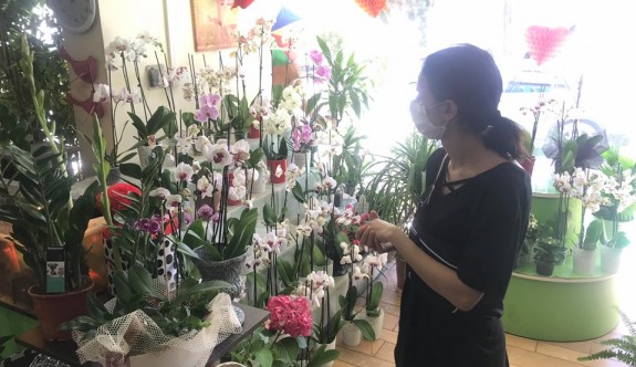 Çiçekçilerde ve mağazalarda Anneler Günü telaşı