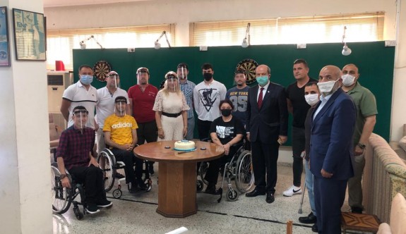 Tatar, Tekerlekli Sandalye Basketbol Takımı'nı kutladı
