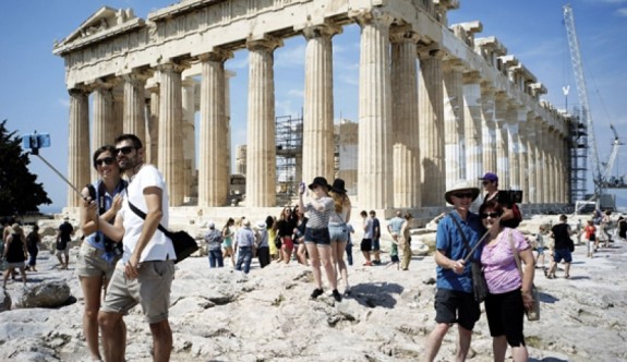 Yunanistan’da tatile çıkacaklara 2 bin 200 liraya kadar yardım