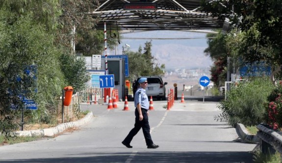 Güney Kıbrıs Lokmacı dışındaki 8 geçiş kapısını açtı