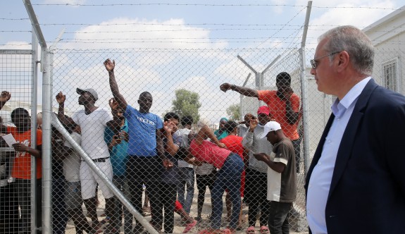 Mülteci kampına cezaevi benzetmesi
