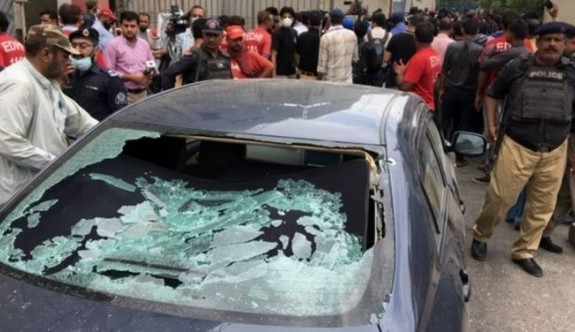 Pakistan'da borsaya bombalı saldırı