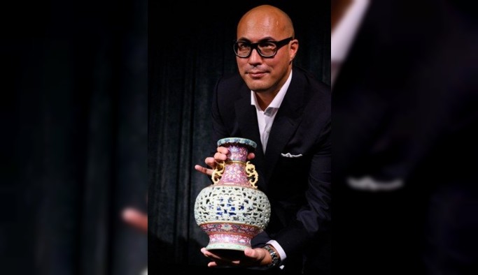 56 dolara alınan vazo 9 milyon dolara satıldı