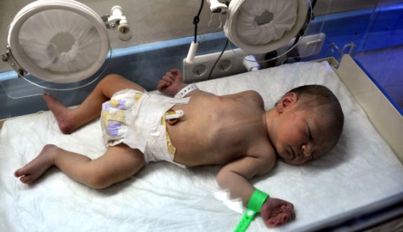 Yeni doğmuş bebeğini hastaneye bıraktı