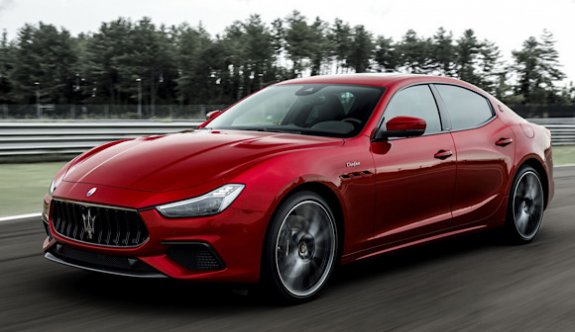Maserati’den iki Trofeo modeli daha