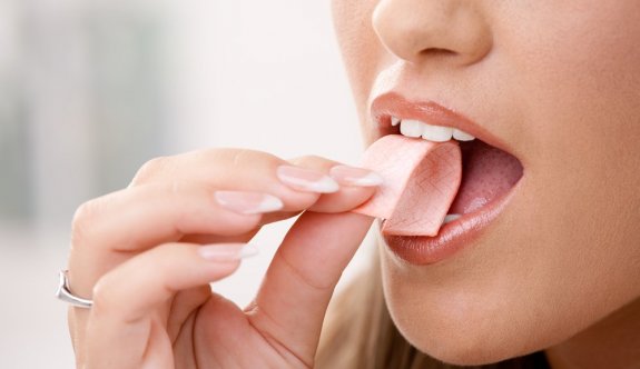 Şekersiz sakız çiğnemenin sağlığa 8 faydası