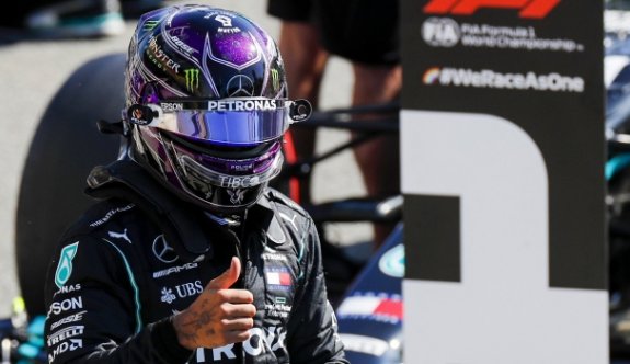 Hamilton, Formula 1 tarihine geçti