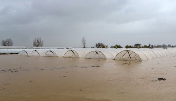 Antalya'da tarım alanları sular altında