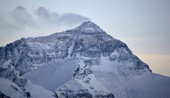 Bilim insanları açıkladı: Everest 86 santim "uzadı"