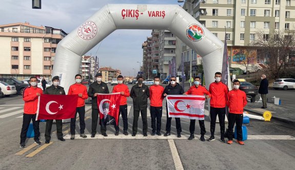 Hakan Tazegül, Ankara’da KKTC bayrağıyla koştu
