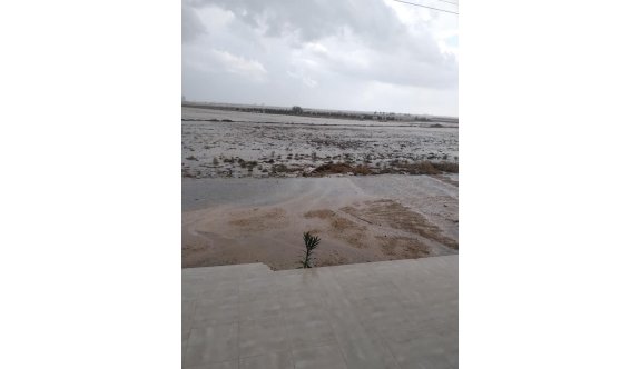 İskele bölgesinde sağanak yağış sele dönüştü