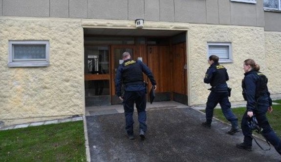 İsveç'te 30 yıl boyunca oğlunu tutsak eden anne tutuklandı