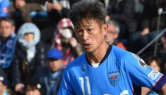 53 yaşındaki Japon futbolcuya yeni sözleşme