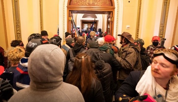 ABD'de Trump destekçileri Kongre binasına girdi