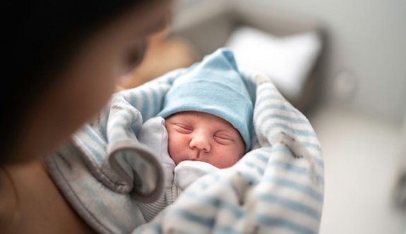 Dünyadaki aşıyla tetiklenen Covid-19 antikorlarına sahip ilk bebek doğdu