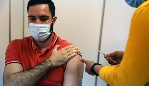 Güney Kıbrıs'ta üçüncü doz aşı gündemde