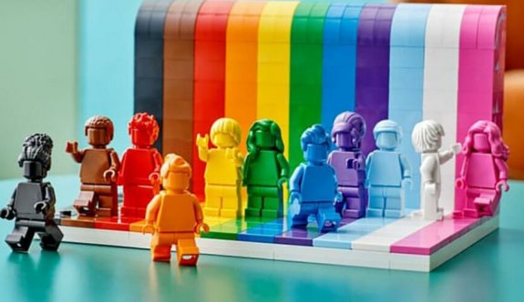 Lego’dan LGBT toplumu için ilk oyuncak serisi