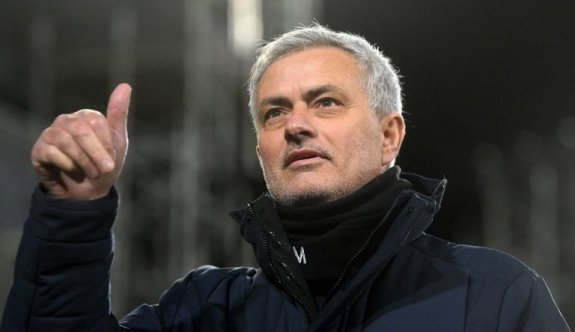 Roma, Jose Mourinho'yla 3 yıllık sözleşme imzaladı
