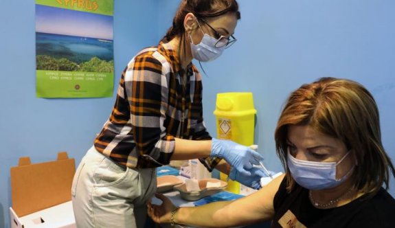 Güney Kıbrıs’ta aşı randevu portalı 18 yaş üstüne açılıyor
