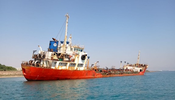 Karaya oturan M/T RAWAN gemisi kurtarılmaya çalışılıyor
