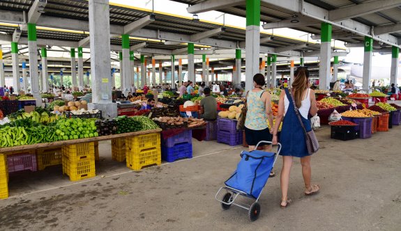 Lefkoşa'da ilk salı pazarı 'Merkez Lefkoşa'da kuruldu