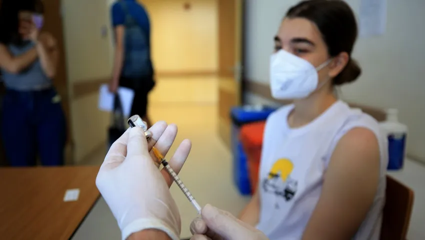 Türkiye'de iki doz aşı olanların sayısı 15 milyonu aştı