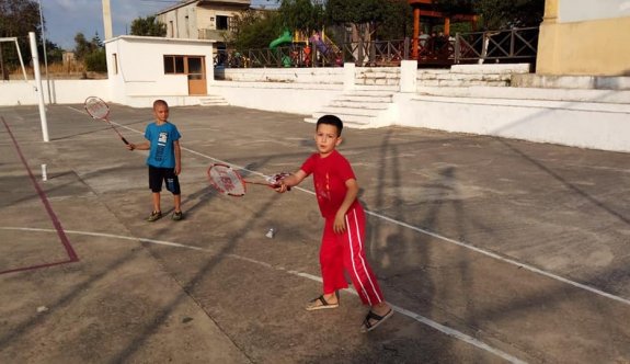 Yenierenköy badmintonla tanışıyor