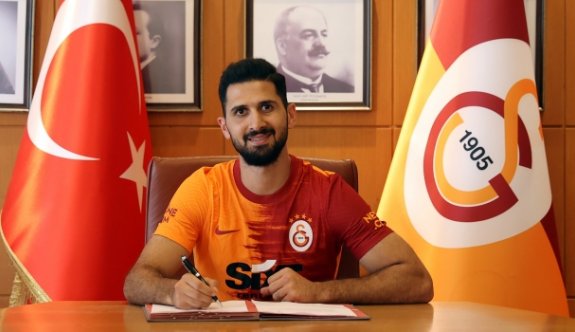 Emre Akbaba 2 yıl daha Galatasaray'da