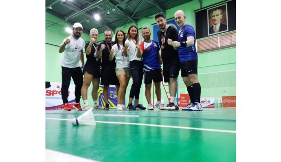Master badmintoncular, Türkiye’de başarıyla döndü