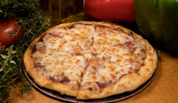 Bin peynirli pizzayla Guinnes Rekorlar Kitabı’na girdi
