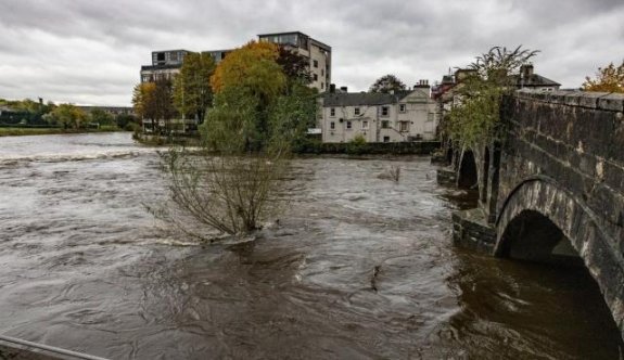 İngiltere’de sel: Nehirler taştı, yollar sular altında kaldı