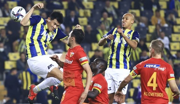 Fenerbahçe, son nefeste puanı kurtardı