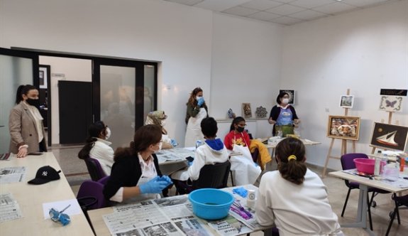 Girne Belediyesi Sosyal Yaşam Merkezi'nde 'Sabun Atölyesi' yapıldı