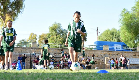 Surlariçi kızlarından futbola yoğun ilgi