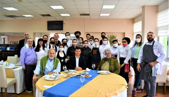 Tanınmış gurmeler DAÜ Turizm Fakültesi'nde Kıbrıs yemeklerini tattı