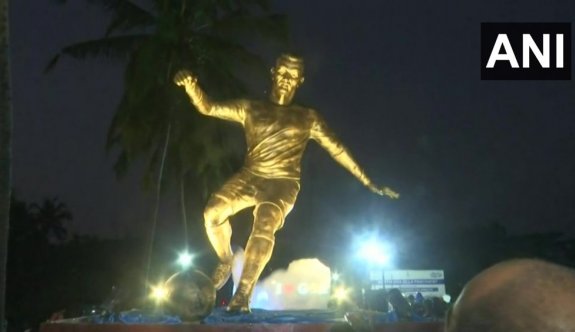 Cristiano Ronaldo heykeli Hindistan'ı ikiye böldü