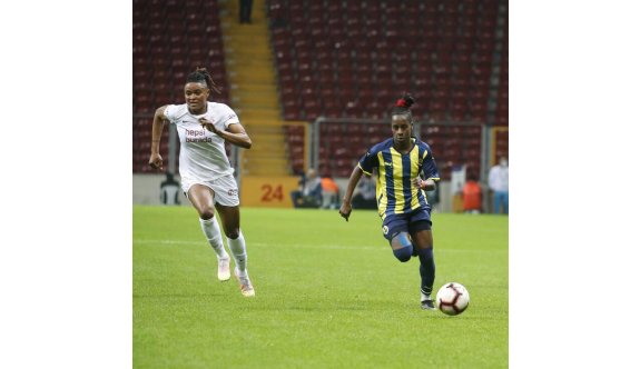 Tarihi derbiyi Fenerbahçe kazandı