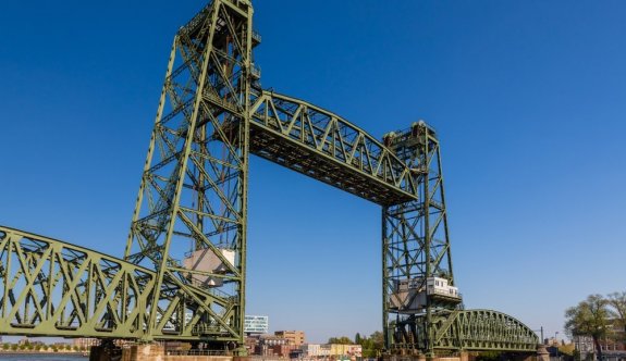 JeffBezos’un süper yatı için tarihi köprü kaldırılıyor